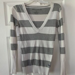 Women’s small sweater Aeropostale